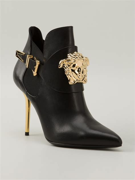 Versace Stivale Western Leather Ankle Boots In Black 